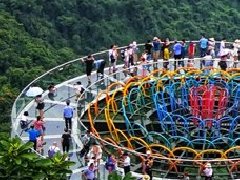 申膜防爆膜解决玻璃栈道走光带来的尴尬